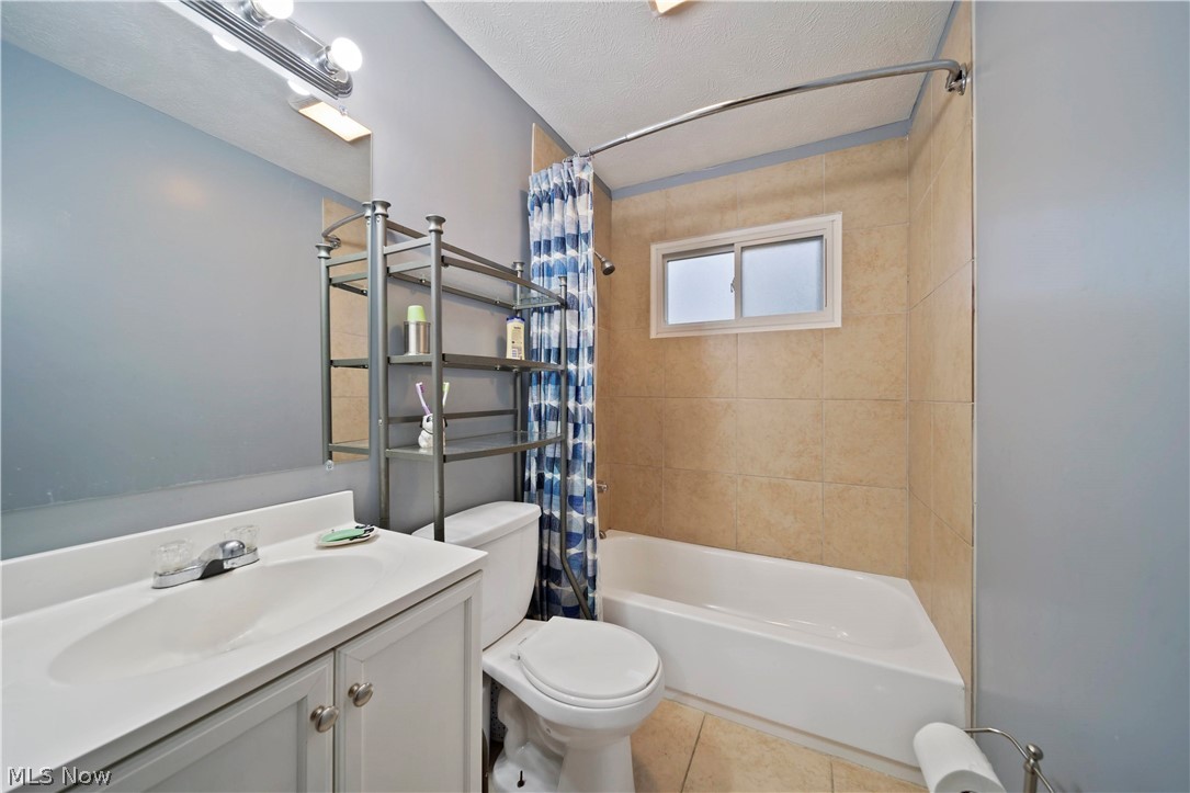 Frank Berzins Chardon Estates 03 - Residential