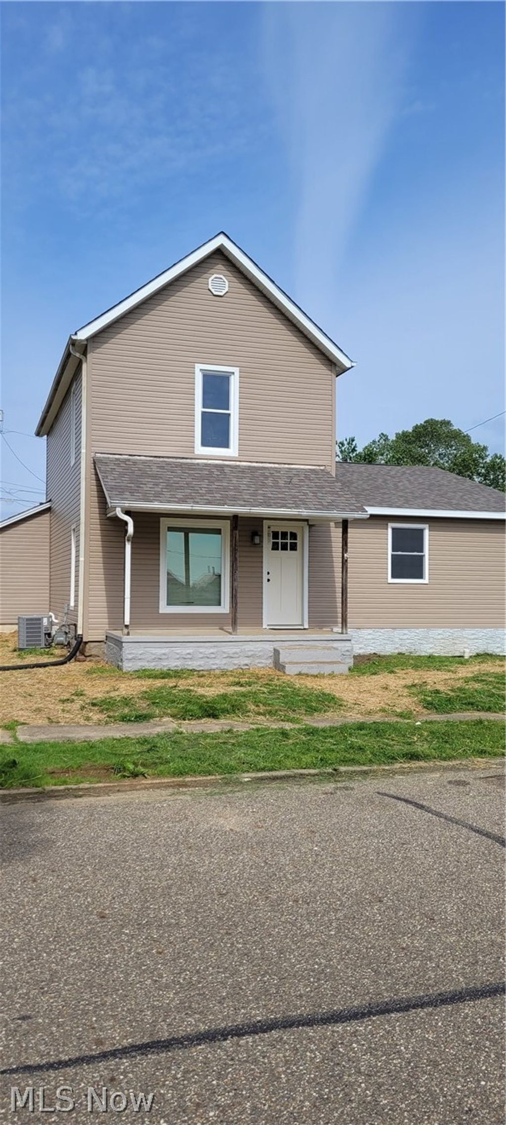 Photo of 424 Tuscarawas Avenue, Newcomerstown, OH 43832 (MLS # 5212090)