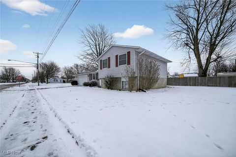 Tiny photo for 2703 W 40th Street, Lorain, OH 44053 (MLS # 5179378)