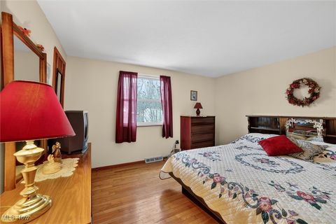 Tiny photo for 2703 W 40th Street, Lorain, OH 44053 (MLS # 5179378)