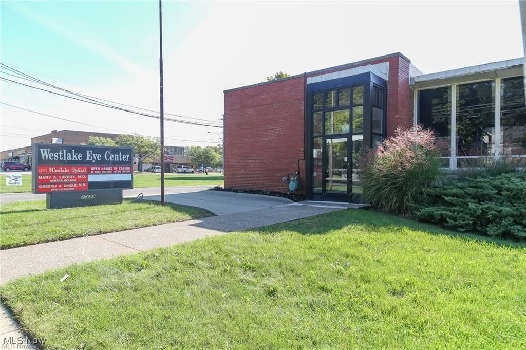 Prime commercial space in Westlake, Ohio. This 8,596 square feet building was recently renovated and sits on close to an acre of land and is located between Crocker Park and Great Northern Mall. The interior is ready for business owners or investors to design the space to meet their needs. Perfect for a new office, mixed-use space, etc. Make this perfectly located commercial space your own.