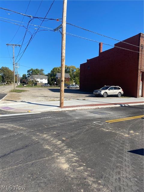 Tiny photo for 915 Wooster Road W, Barberton, OH 44203 (MLS # 5185935)