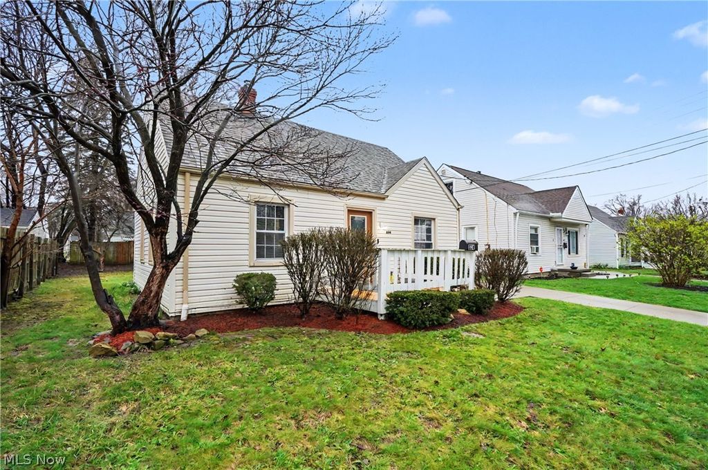 Photo of 834 Sarcee Avenue, Akron, OH 44305 (MLS # 5195419)