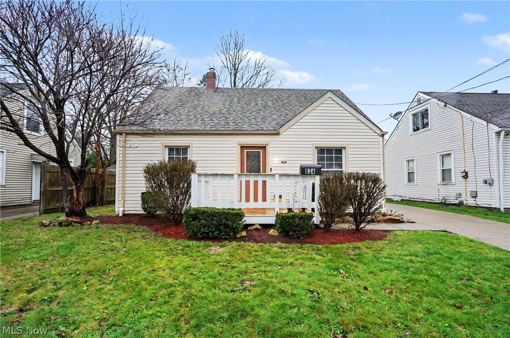 Photo of 834 Sarcee Avenue, Akron, OH 44305 (MLS # 5195419)