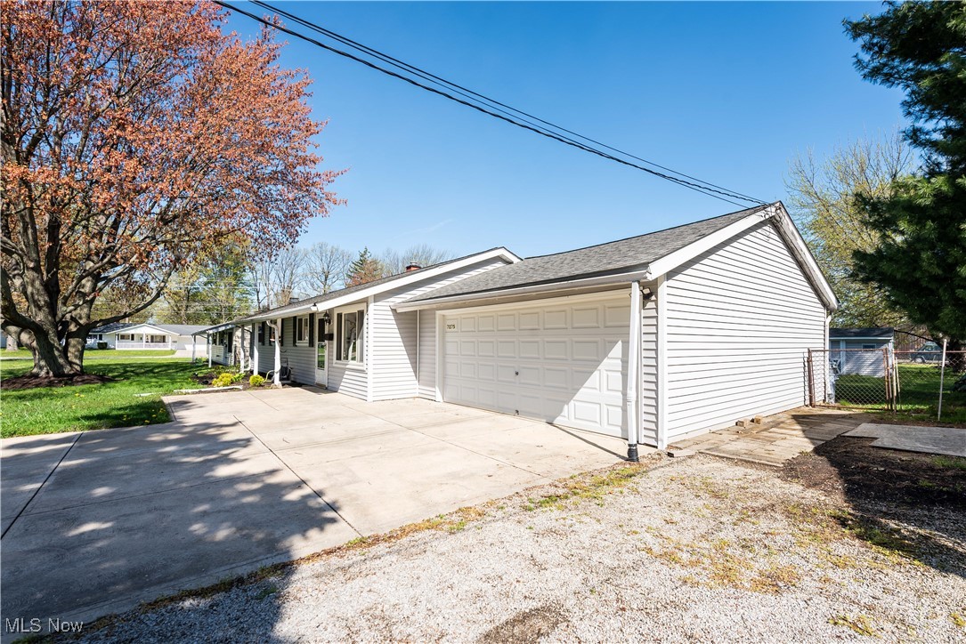 7275 Eric Drive, Mentor, Ohio image 5