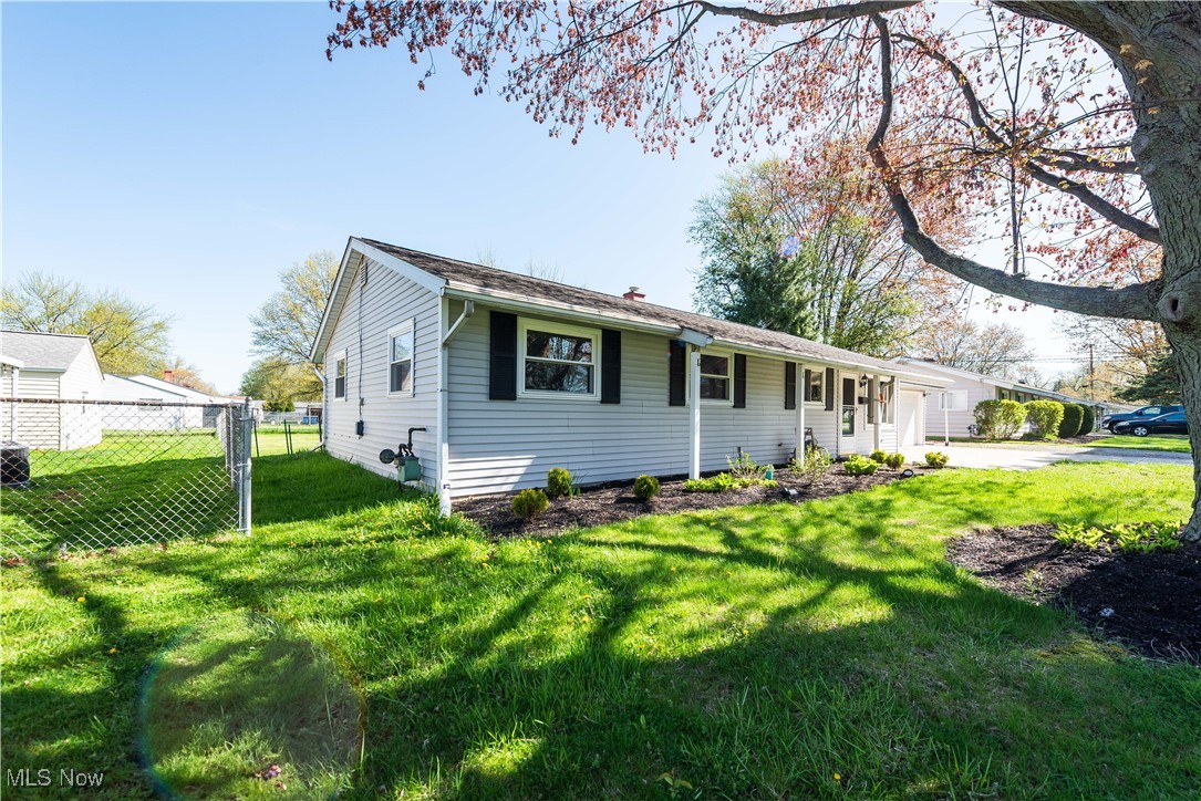 7275 Eric Drive, Mentor, Ohio image 6