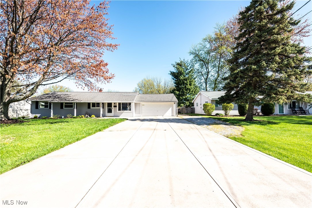 7275 Eric Drive, Mentor, Ohio image 2