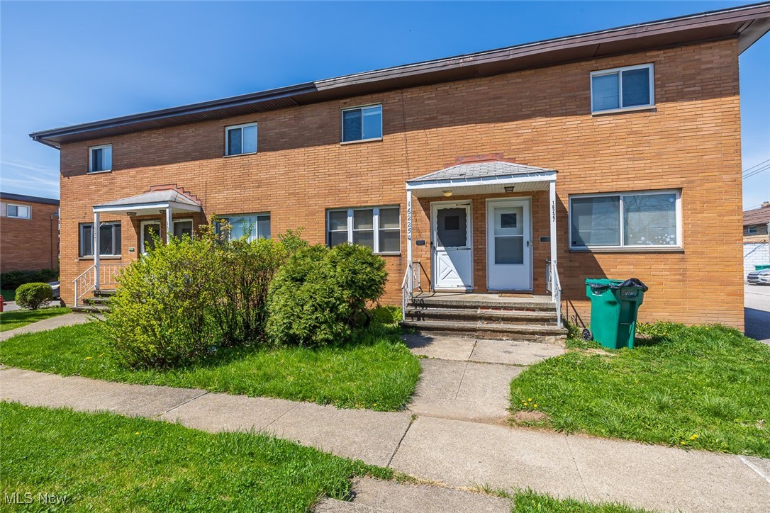 16225 Edgewood Court, Maple Heights, Ohio image 1