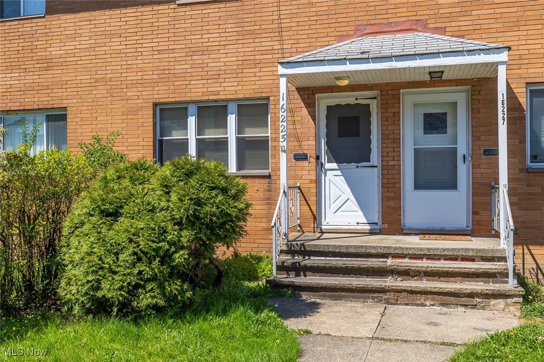 16225 Edgewood Court, Maple Heights, Ohio image 2