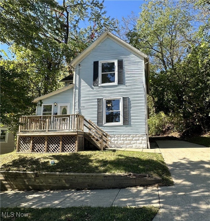 Must see! Perfect starter home for first-time buyers or great turn-key opportunity for investors. Immaculate & spacious 3 bedroom, 2 full bath colonial featuring 1ST FLOOR BEDROOM AND FULL BATH with tub & shower. Kitchen offers full size refrigerator & smooth top electric range/oven plus loads of cabinet space! Adjoining dining room, living room, and expansive front entry foyer complete the main floor.
Upper level features a spacious master bedroom, additional bedroom, full bath w/ soaking tub, and 2 hall storage closets.
Home offers freshly painted interior, neutral decor & lighted ceiling fans throughout. Other features include front deck, concrete drive, vinyl siding, updated windows, full basement w/ laundry hookup and separate room for additional storage/exercise equipment/etc.
Convenient rear entry from back covered deck is perfect for carrying in groceries or for direct access to the partially fenced backyard. Private lot at end of street. Forced air gas heat. Convenient access to local amenities, schools, shopping, and expressways.