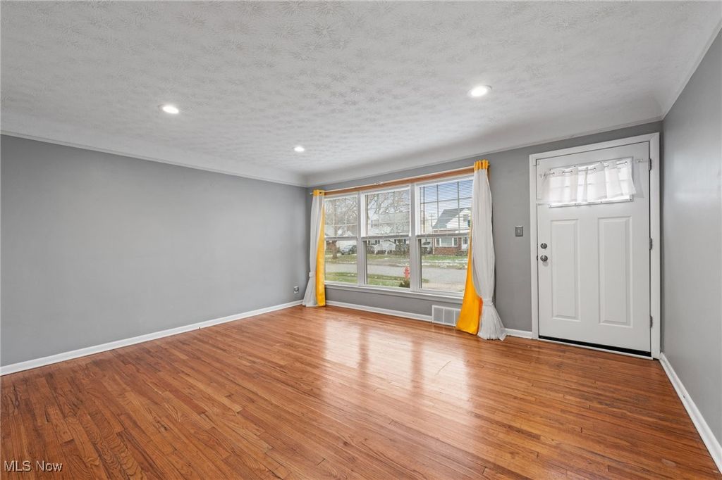 Photo of 24871 Farringdon Avenue, Euclid, OH 44123 (MLS # 5176776)