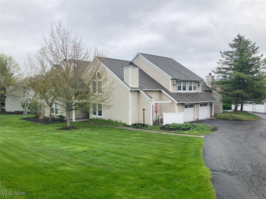 (2) Huntington Ridge Condos & (2) Vacant Lots. Auction #1: Two-Bedroom Condo with Garage. Auction #2: One-Bedroom Condo with Garage. Auction #3: .5-Acre Corner Lot in Tippecanoe Woods. Auction #4: Shields Rd. Lot. Canfield Schools & Township, Mahoning Co. Live Onsite with Online Bidding Available. ABSOLUTE AUCTION: all sells to the highest bidder from the Auction #1 location. ONLINE BIDDING BEGINS TUESDAY, MAY 20, 2025, at 12:00 PM, and AUCTION LIVE ON-SITE BIDDING WILL BEGIN THURSDAY, MAY 22, 2025, at 5:30 PM. Real Estate: Auction #2. 6729 Tippecanoe Rd., Unit #6. Second-level condo with one bedroom, kitchen, full bath, living room, dining room, deck, and one-car garage. HOA fees are $102. Note: Walk the lots at your convenience. Condos will be open on the auction day after 3:30 PM. For the other properties, see MLS # 5120165 (1), 5120455 (2), 5120463 (3), 5120471 (4).