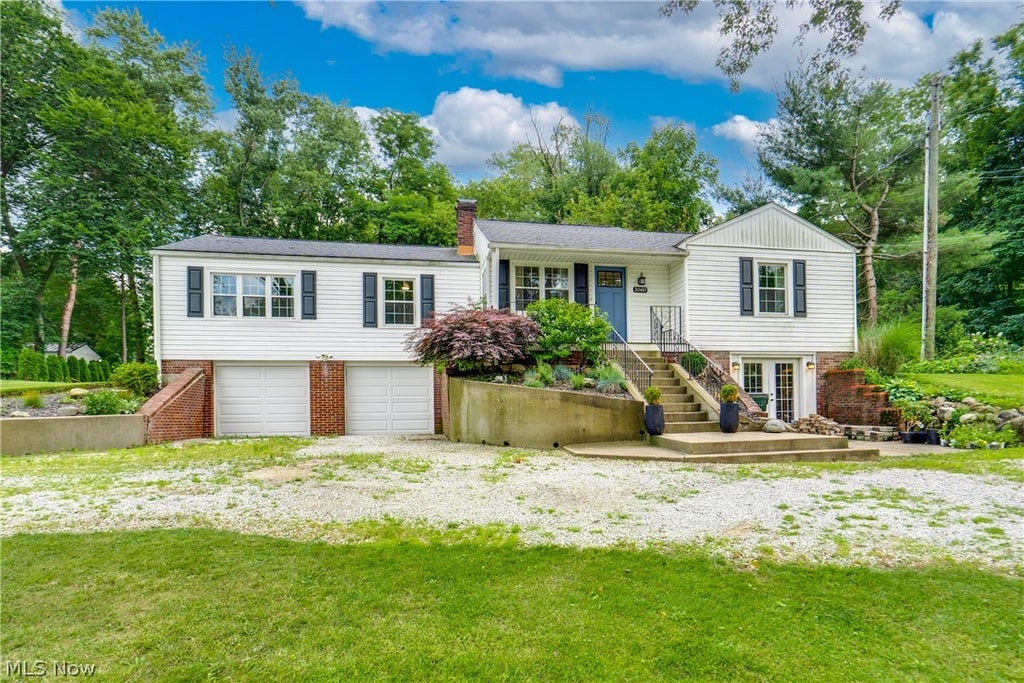 Photo of 5560 East Boulevard NW, Canton, OH 44718 (MLS # 5223504)