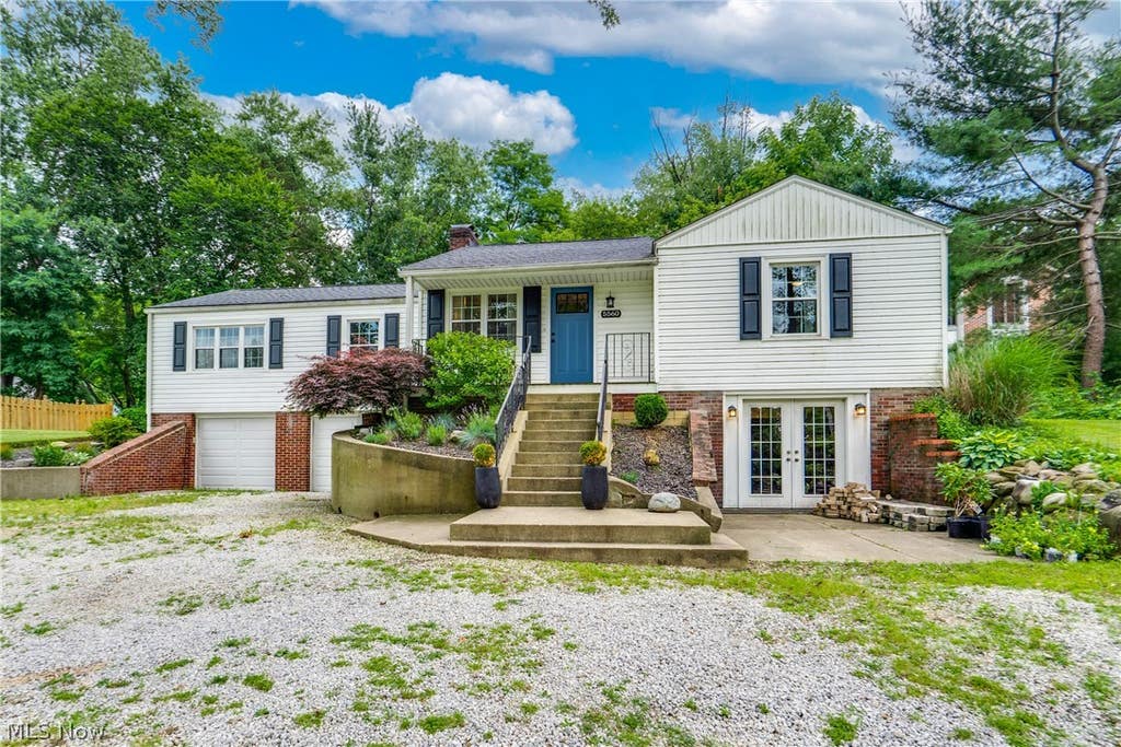 Photo of 5560 East Boulevard NW, Canton, OH 44718 (MLS # 5223504)