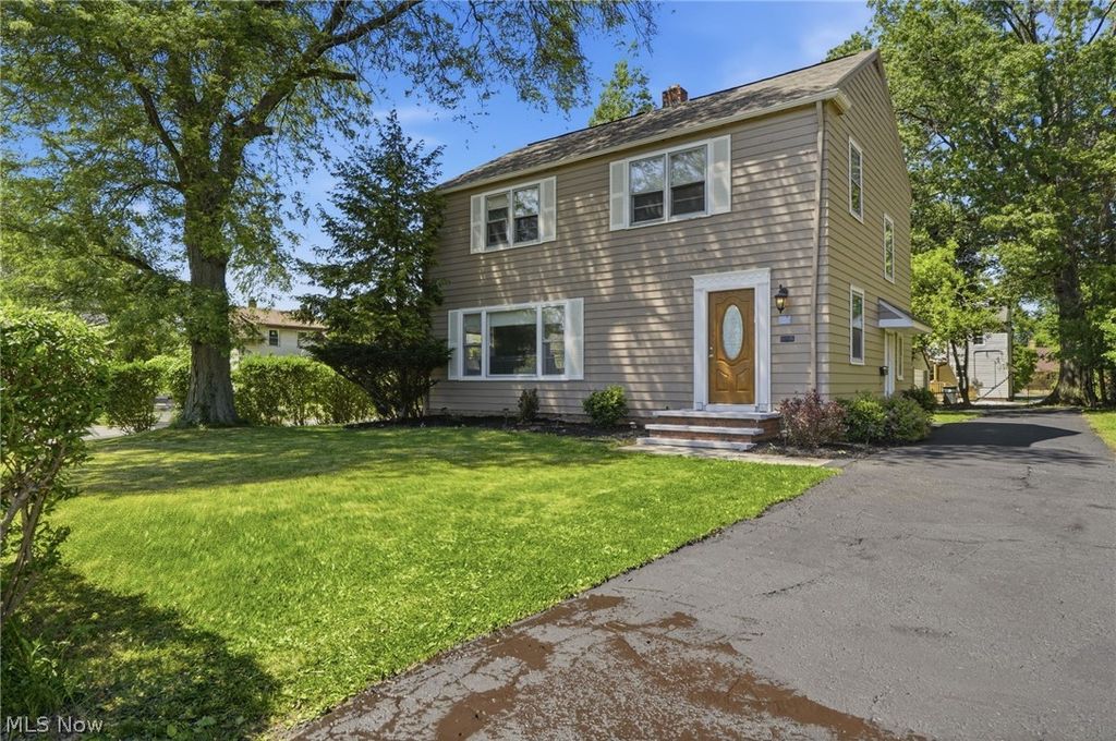Photo of 3471 Shannon Road, Cleveland Heights, OH 44118 (MLS # 5213607)