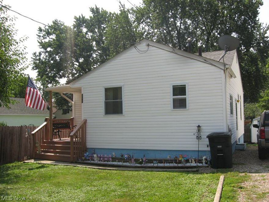 Absolute auction, all sells to the highest bidder on location:  FRIDAY – SEPTEMBER 26, 2014 – 4:30 PM  Easy Keeper
Clean Ranch Home with Updates
TERMS ON REAL ESTATE: 15% down auction day, balance due at closing. Buyer's premium of 10% to be added to the final bid to establish the purchase price. Any desired inspections must be made prior to bidding. All information contained herein was derived from sources believed to be correct.