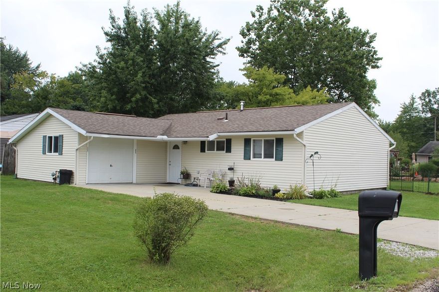 Welcome home!  This lovely ranch home in desirable Crestwood schools is just waiting for your personal touches. You will be sure to enjoy preparing your favorite meals in the efficient, fully appliance kitchen!  Just wait to you see the large fenced back yard and patio!  The patio has cute footprint stones leading to the large grassy area! Perfect for entertaining!   The open floor plan makes this home feel so spacious. Oh the endless possibilities with this property! Schedule your showing today!