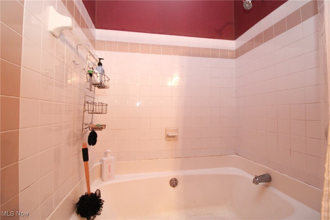 4321 Devonshire Drive, Youngstown, Ohio image 16