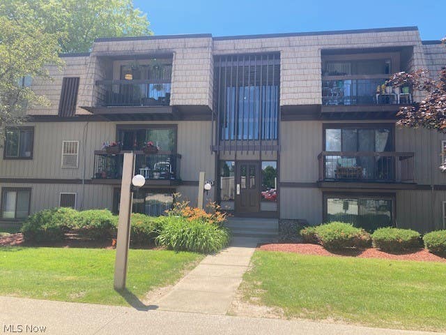 Photo of 9510 Cove Drive, North Royalton, OH 44133 (MLS # 5221962)