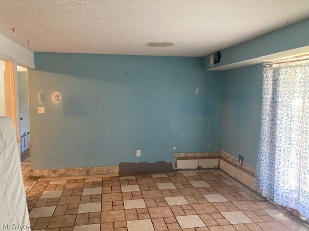 Photo of 9510 Cove Drive, North Royalton, OH 44133 (MLS # 5221962)