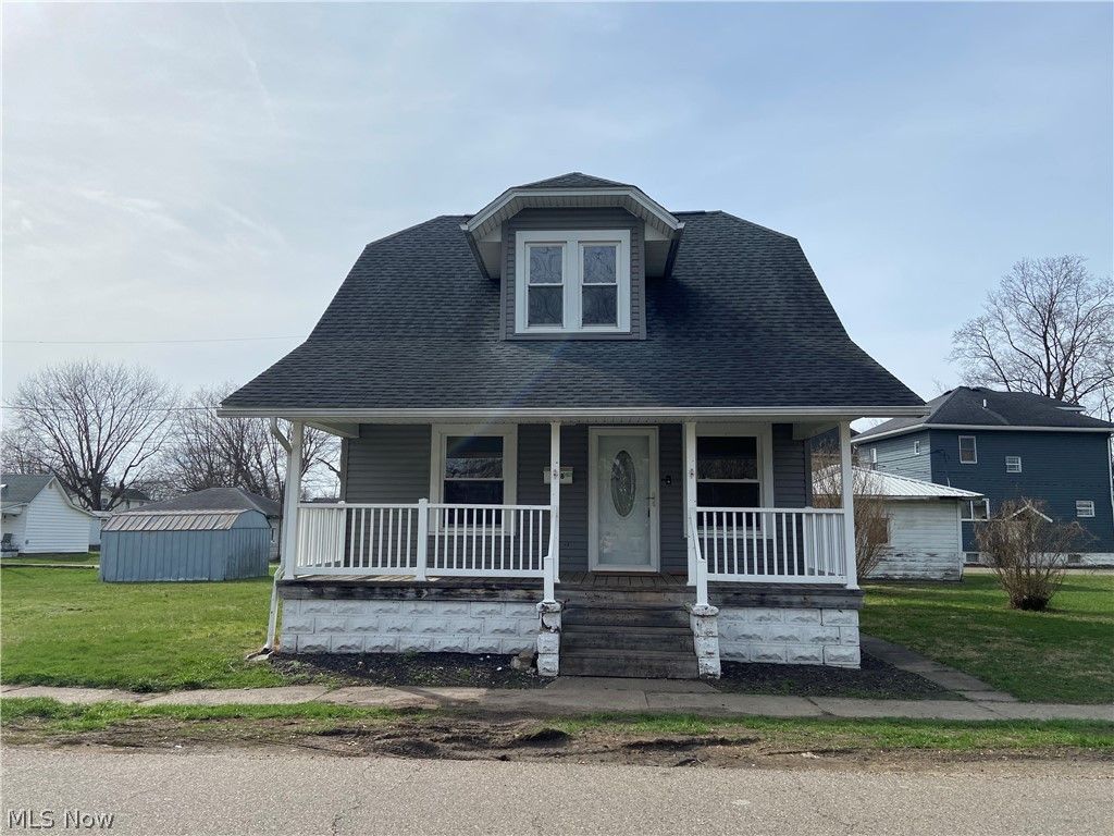 Photo of 428 Chestnut Street, Newcomerstown, OH 43832 (MLS # 5193596)