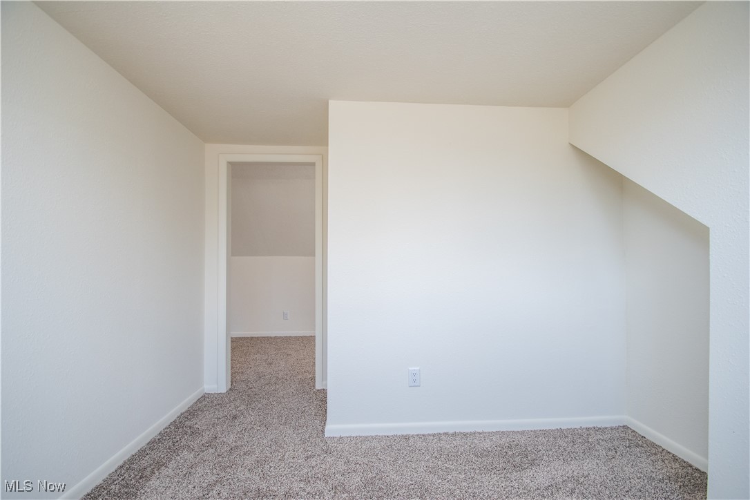 677 Central Parkway Avenue, Warren, Ohio image 33