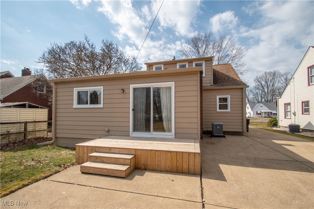677 Central Parkway Avenue, Warren, Ohio image 48