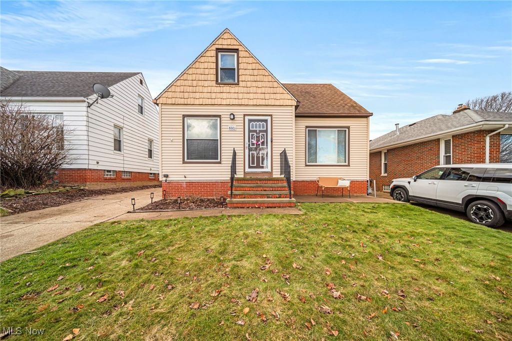 Photo of 8803 Pinegrove Avenue, Parma, OH 44129 (MLS # 5180706)