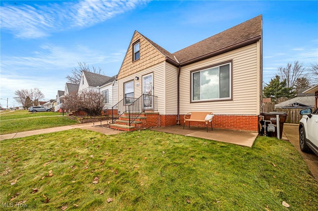 Photo of 8803 Pinegrove Avenue, Parma, OH 44129 (MLS # 5180706)