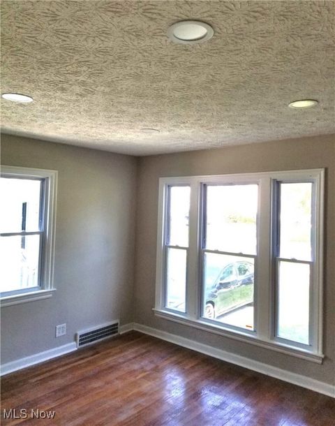 Tiny photo for 952 Elbon Road, Cleveland Heights, OH 44121 (MLS # 5183305)