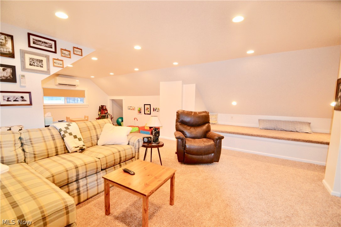 R I Curtis Mccreary-Oakwood Su - Residential