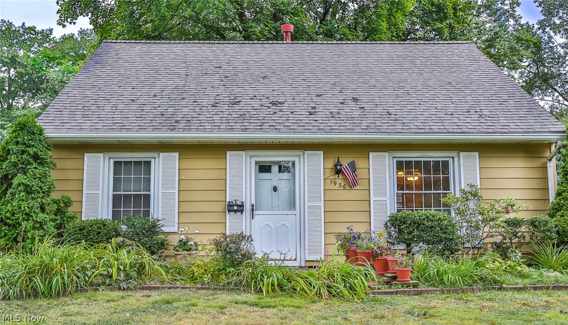 This lovely Cuyahoga Falls home won't be on the market long make sure to schedule your showing now to view this gem!
