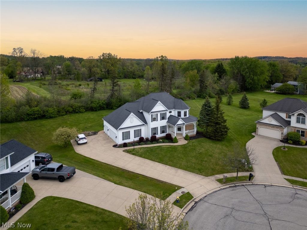 Photo of 8772 Waterford Court, Streetsboro, OH 44241 (MLS # 5207043)
