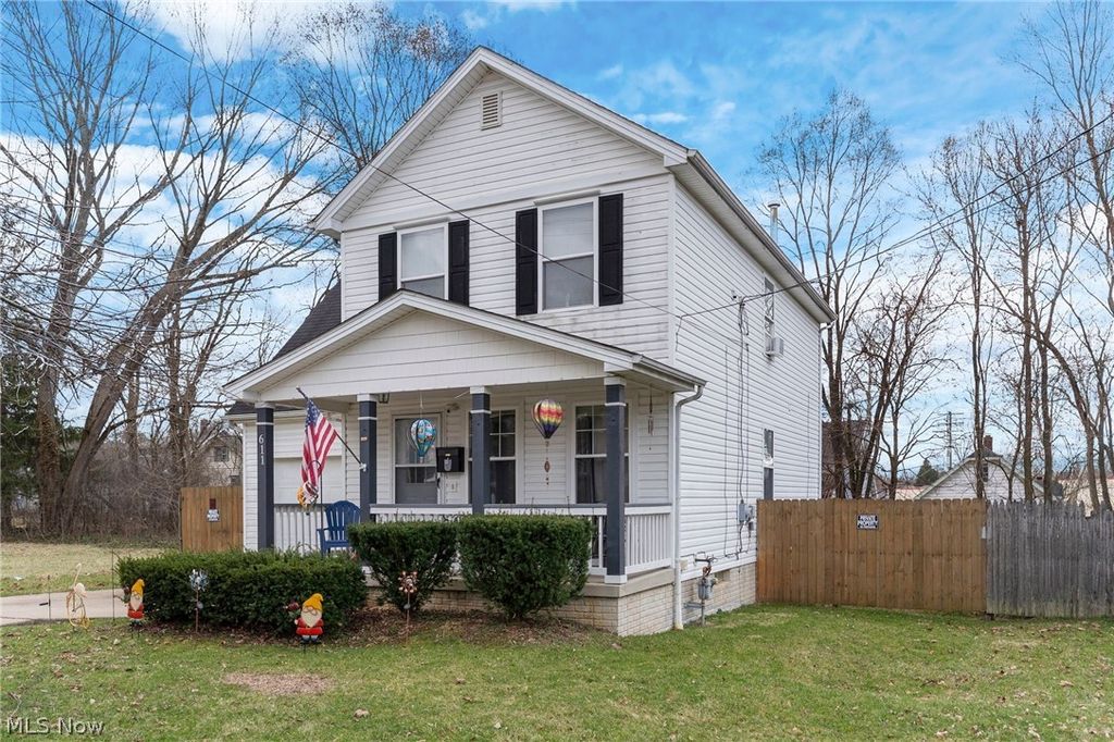 Photo of 611 Sherwood Avenue, Youngstown, OH 44511 (MLS # 5192143)