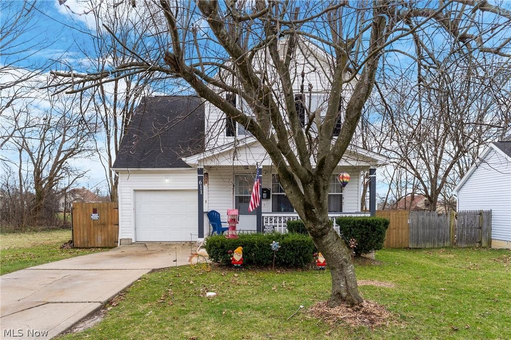 Photo of 611 Sherwood Avenue, Youngstown, OH 44511 (MLS # 5192143)