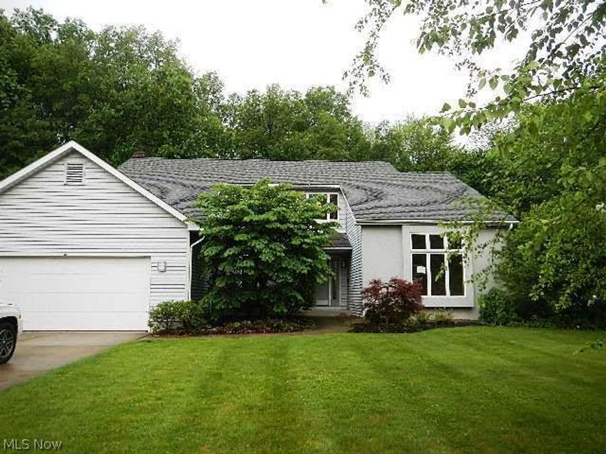 amazing almost 3000 square foot contemporary designed 3 bedroom, full basement, 2 car attached garage. this is in gorgeous golf community with one of Trumbull counties finest neighborhoods,  make your appointment today to view this gorgeous home. 3 full baths and enclosed gorgeous porch. must see. 
This is a Fannie Mae Homepath Property