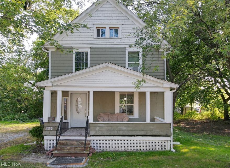 Presenting a turnkey colonial, already generating $1,100/month with a year-long lease. Featuring fresh paint, new vinyl flooring, and modern kitchen & bathroom upgrades. Showings available with an accepted offer. Secure your next high-yield investment in Akron's thriving market today! Contact us now!