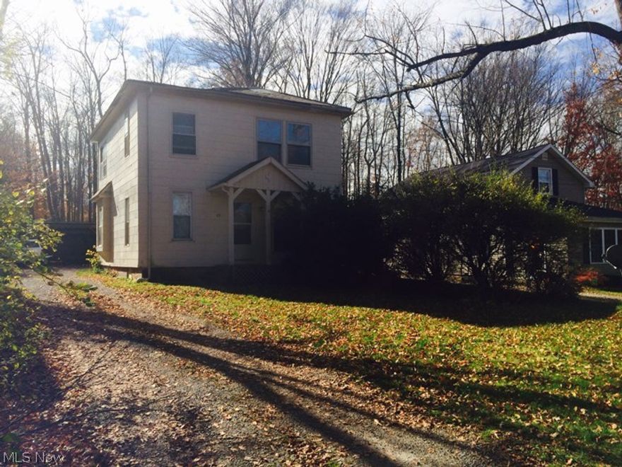 Absolute auction, all sells to the highest bidder on location:  FRIDAY – DECEMBER 11, 2015 – 3:00 PM
 Two Story 1400+ Sq. Ft. Duplex Home – Each Has Two Bedrooms - Gas & Elec Meters, Furnaces, Hot Water Heaters Are All Separate
Columbiana Village – City Utilities
TERMS ON REAL ESTATE: 15% down auction day, balance due at closing. Buyer's premium of 10% to be added to the final bid to establish the purchase price. Any desired inspections must be made prior to bidding. All information contained herein was derived from sources believed to be correct. Information is believed to be accurate but not guaranteed.