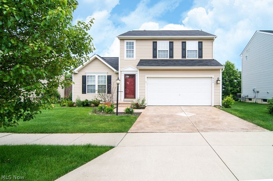 Beautiful Colonial home in the coveted Autumnwood subdivision in Brunswick. Walk in the front door to an awesome open floor plan with a large 25x14 Living room, a great kitchen with upgraded counter tops, and a cozy Sun room over looking the relaxing back patio. Call today to schedule your showing!