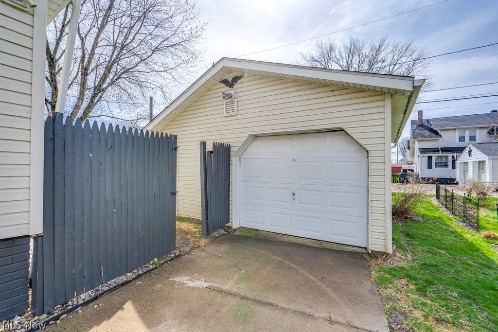 Photo of 621 Geiger Avenue SW, Massillon, OH 44647 (MLS # 5198097)