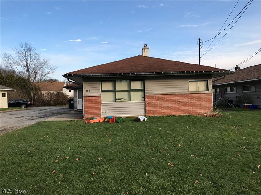 Great Investment oppurtunity!  SIngle floor ranch duplex with front unit and back unit.  Owner pays water, tenant pays the other utilities.  Vinyl sided, 2 new hot water tanks, newer furnace in back unit.  Ample parking.  New paint and carpet in back.  Each half has own in unit laundry.  Call today to schedule a private showing!