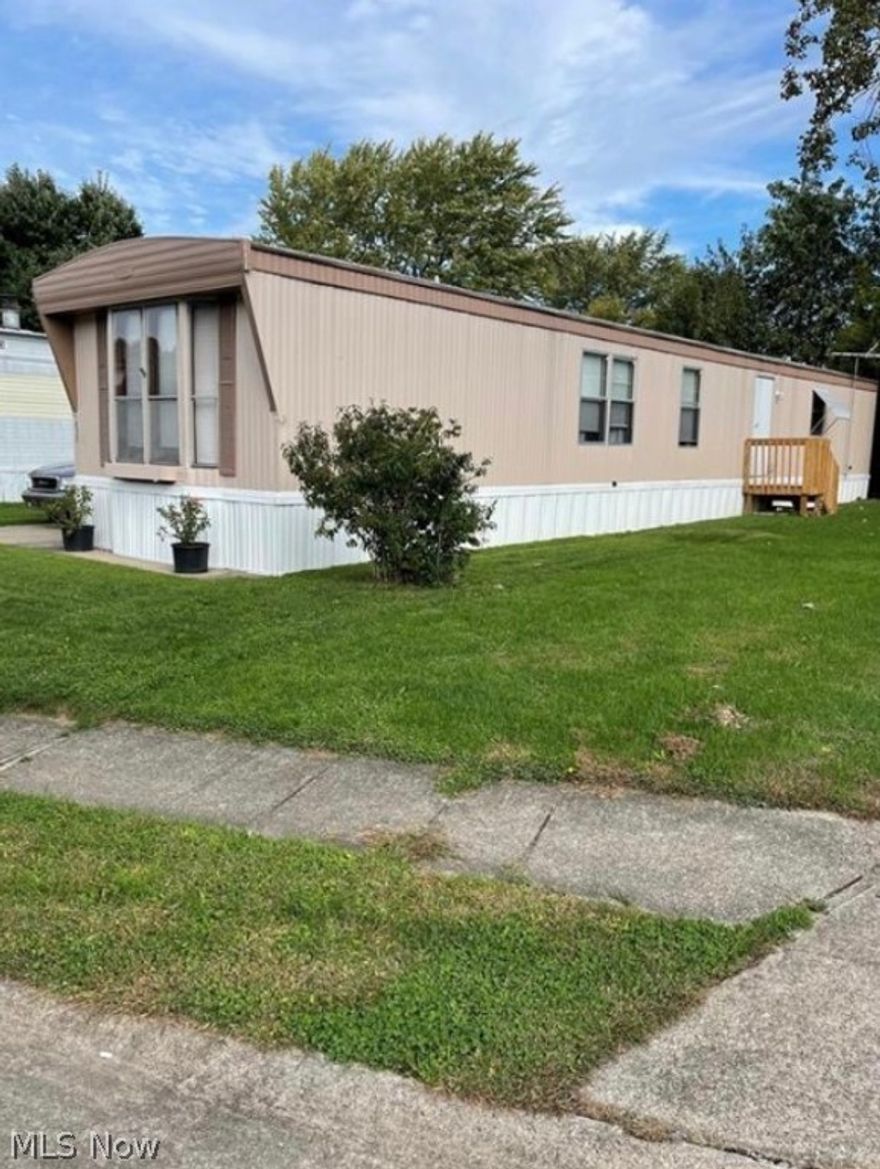 Mobile home, 2 bedrooms. Bath.