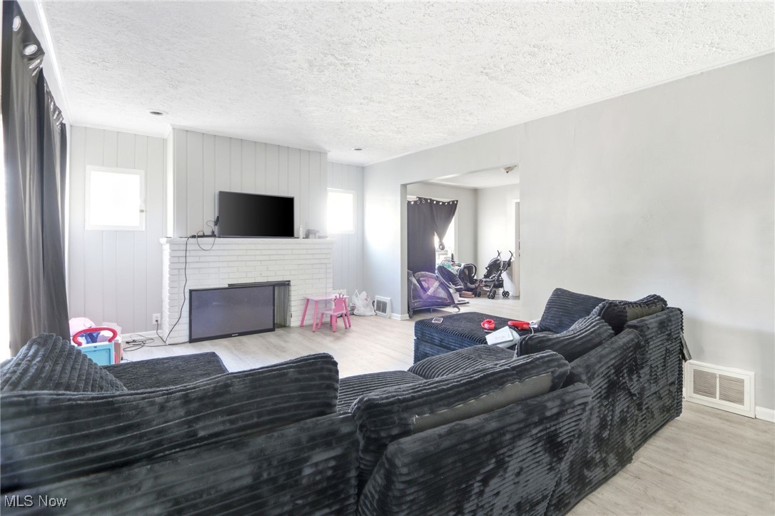 3319 W 111th Street