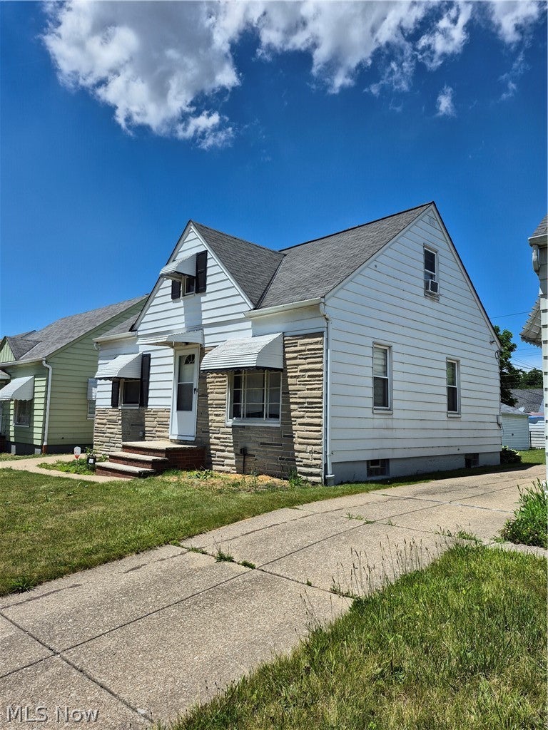 Photo of 14211 Tabor Avenue, Maple Heights, OH 44137 (MLS # 5222051)