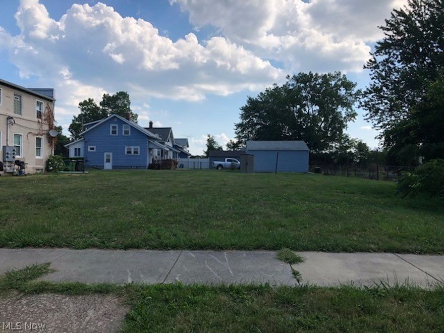 TWO VACANT PARCELS OF LAND READY FOR YOUR IDEA.