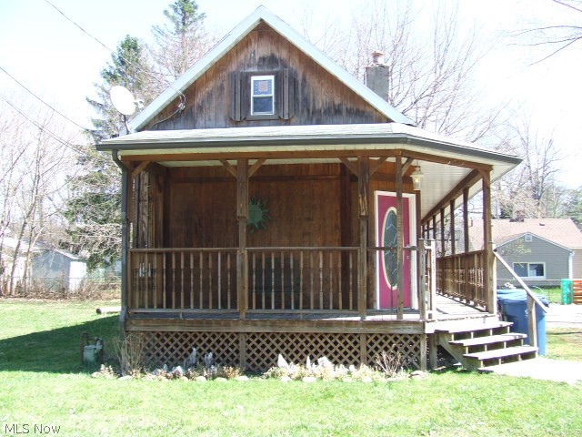 Cute little Bungalow/Ranch, great for downsizing or investment property. First floor bedroom with "bonus room" and laundry, open floor plan of kitchen/dining/living room area with breakfast bar island. Upstairs is bedroom with cathedral ceiling and closet. First floor bedroom does not have closet (washer and dryer in it) but bonus room could be made into closet. Second parcel gives bigger yard plus city owned lot on other side. Cement slab where there used to be a garage. Stove and fridge stay with house. Home warranty included. Make your appointment today! Current tenant would like to stay if buyer interested as investment.