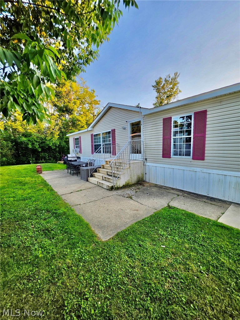 Photo 1 of 17 — 6390 Linda Lane, Ravenna, OH 44266