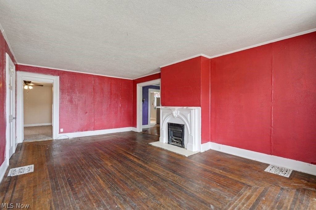 140 N Walnut Street
