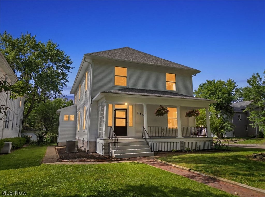 Photo of 919 Sunset Avenue, Zanesville, OH 43701 (MLS # 5220622)
