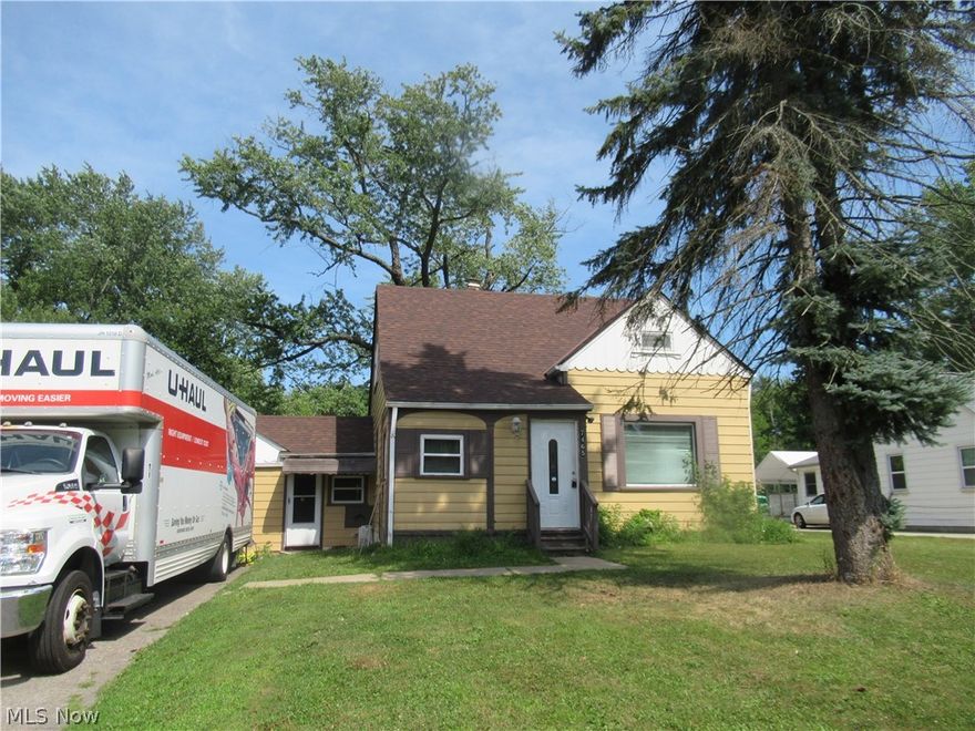 Rare Oakhill 3 bedroom, 1 bath home on a quite street in Oakwood village. Owner installed new roof on home and many other updates in home